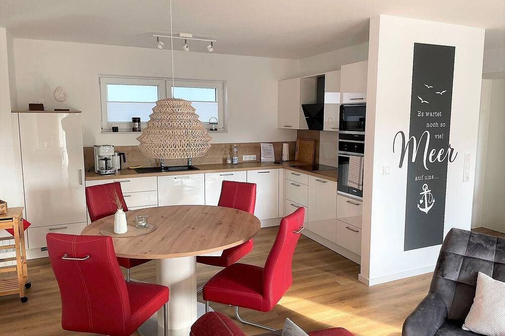 Moderne, hochwertige Ferienwohnung, Sauna, großer Balkon, strandnah