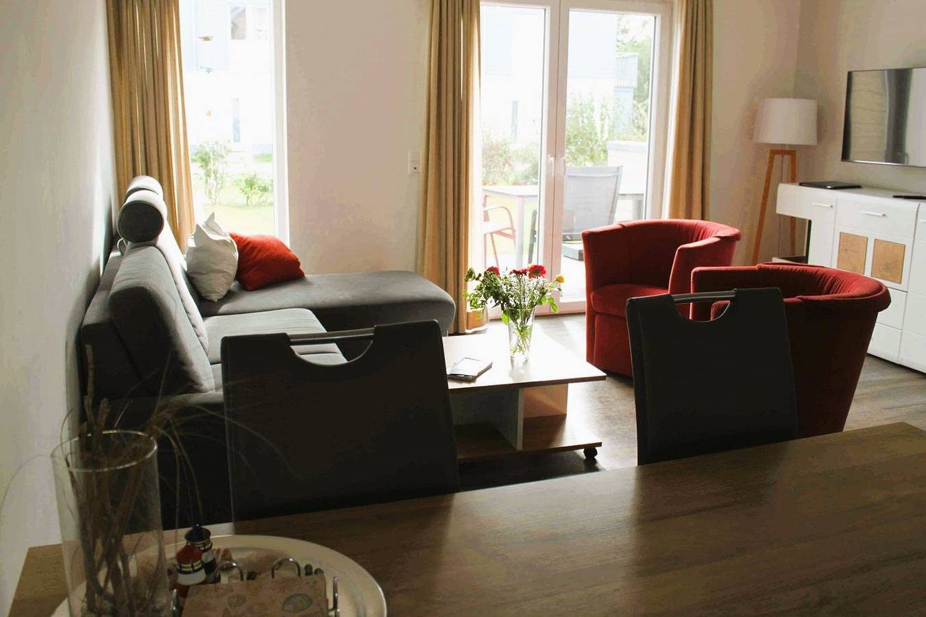 Gepflegtes Ferienhaus, Sauna, Süd-Terrasse, Loggia mit Meerblick, Wäschepakete — Bild 5