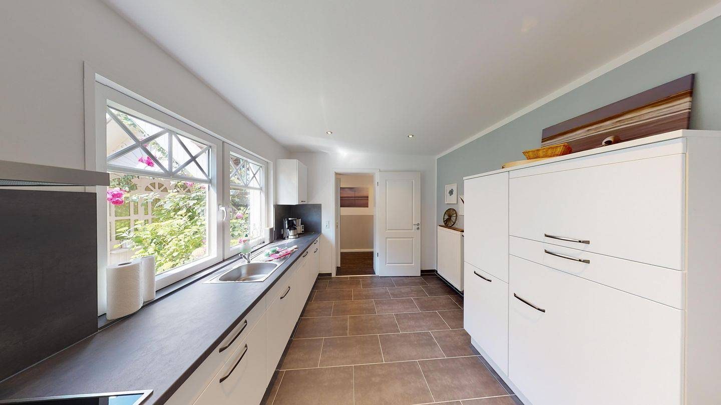 Die frisch renovierte Ferienwohnung 'Vörn' im Meedebhus für 2 Personen und Ihren Hund
überrascht mit einem wunderschönen Wintergarten und einem Kamin für gemütliche Stunden. — Bild 2