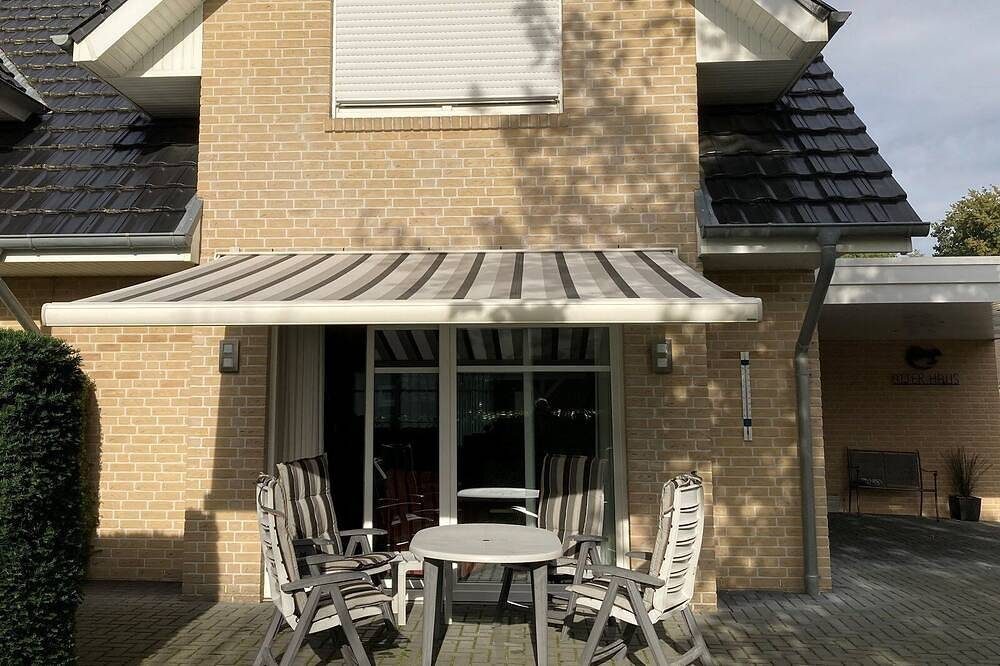 Superschöne Voll Ausgestattete Doppelhaushälfte mit Carport — Bild 2
