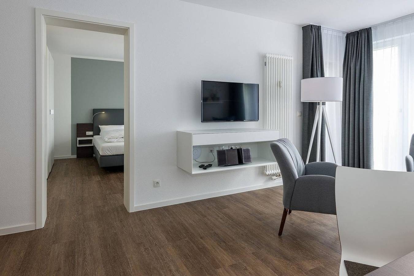 Strandnahes Apartment mit großem Balkon, Parkplatz, Schwimmbad- & Saunanutzung — Bild 3