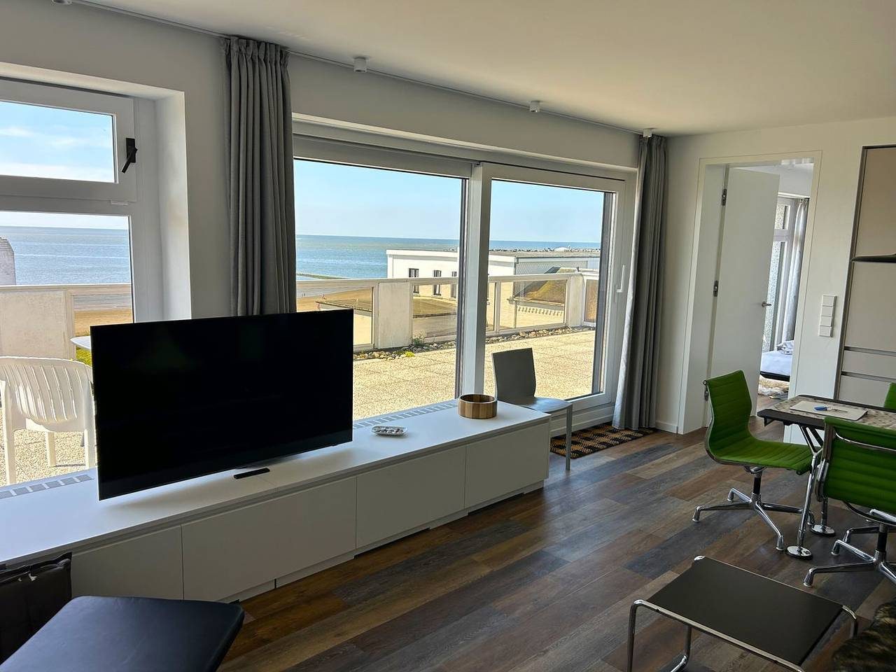 Exklusive 2-Raum-Ferienwohnung direkt Strand mit einzigartigem Meerblick! — Bild 2