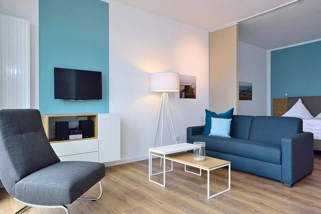 Modernes Apartment an der See mit Westbalkon, Meerblick und Saunabereich im Haus — Bild 2