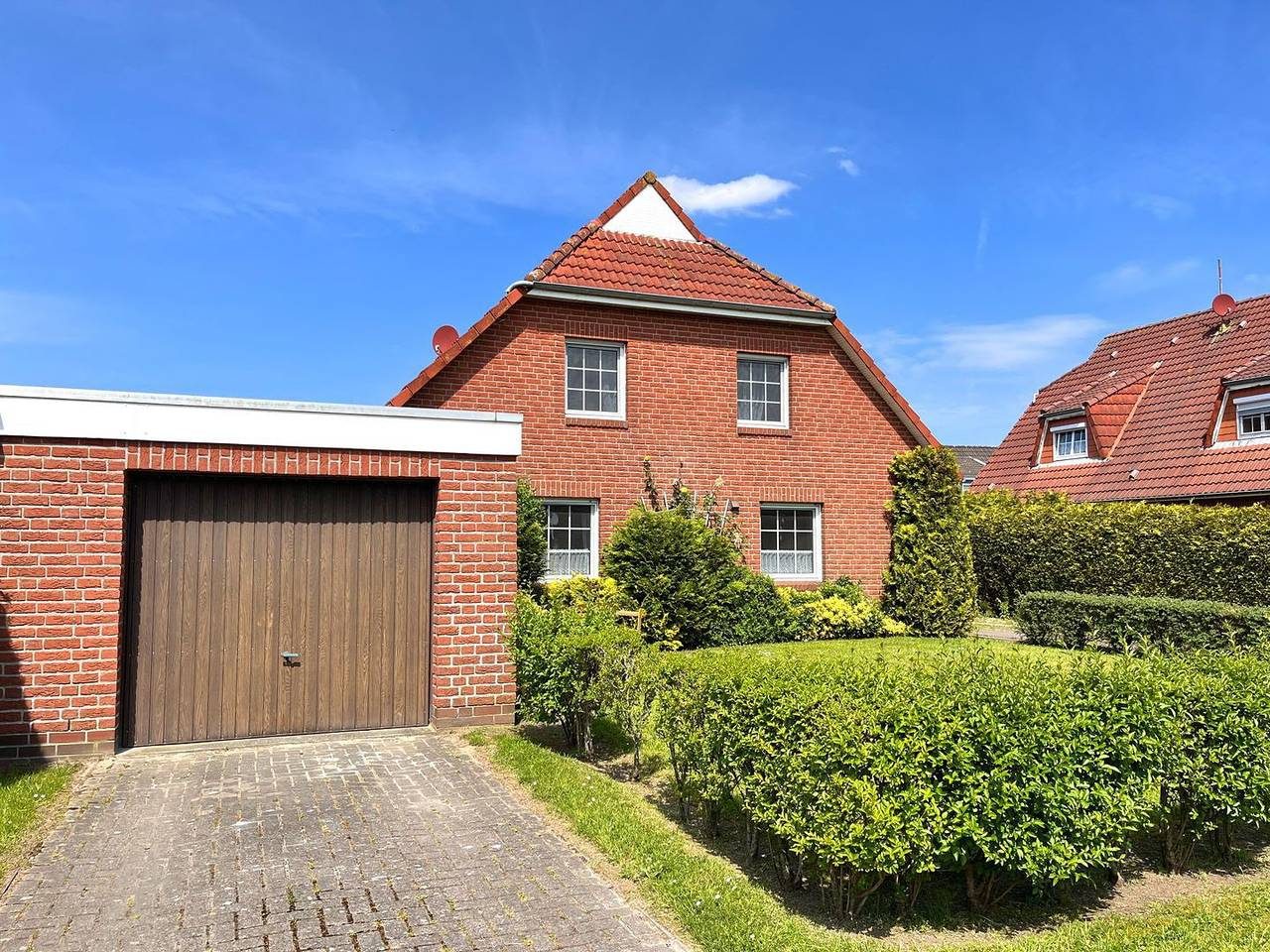 Geräumiges Ferienhaus strandnah in Norddeich mit Garage, Terrasse und Strandkorb — Bild 2