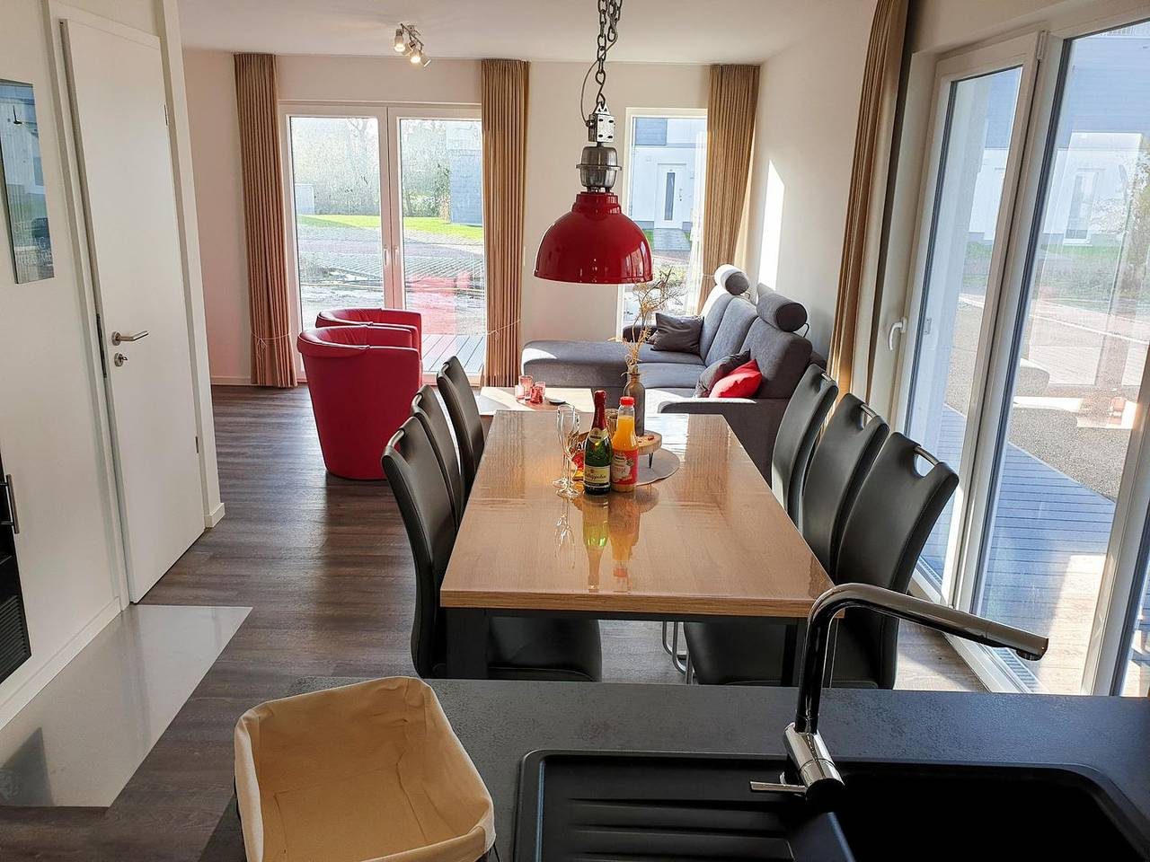 Modernes Ferienhaus, Sauna, Süd-Terrasse, Loggia mit Meerblick, Haustiere
