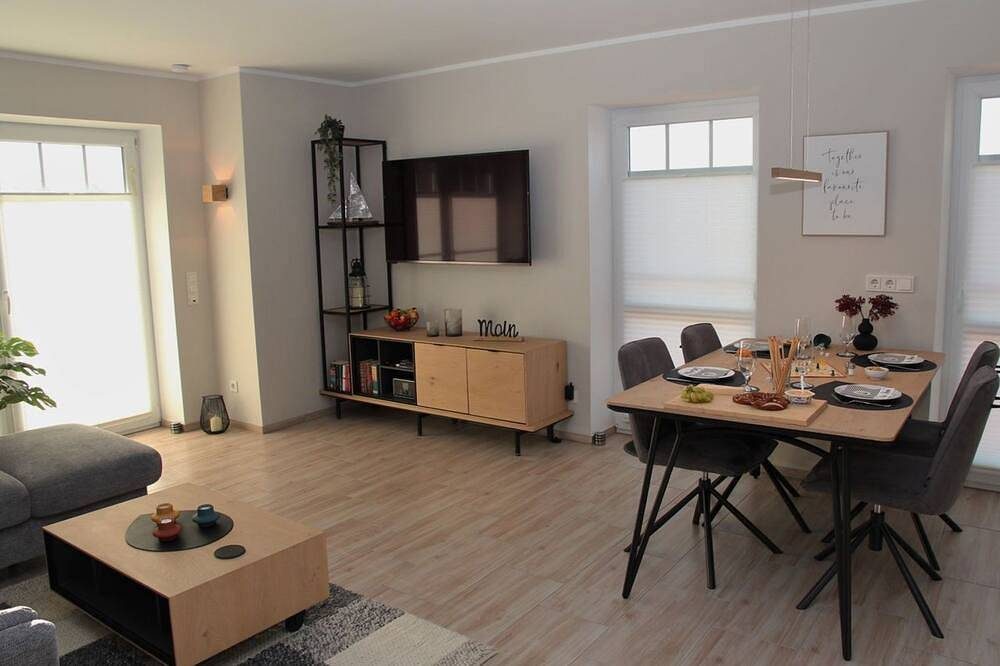 Schnack-Stuuv - Tolle 72qm Ferienwohnung für 4 Personen mit Terrasse im Greetsieler Grachtenpark