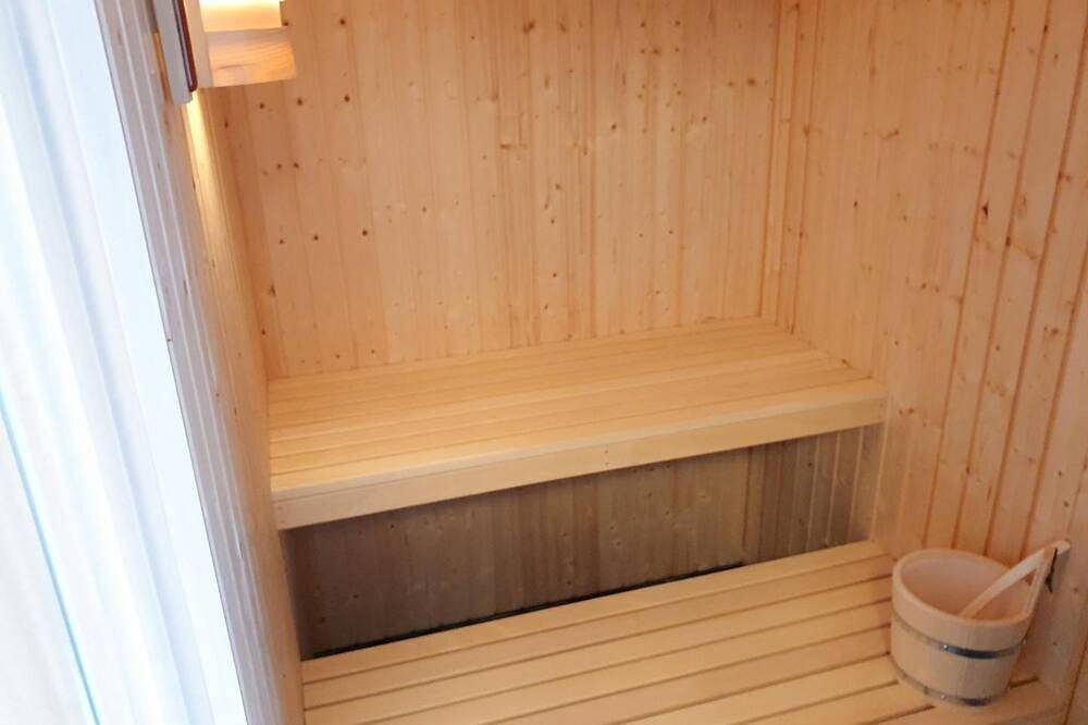 Haus Nr. 07, Ferienhaus Deichgraf - Modernes Ferienhaus, Sauna, Süd-Terrasse, Loggia mit Meerblick, — Bild 2