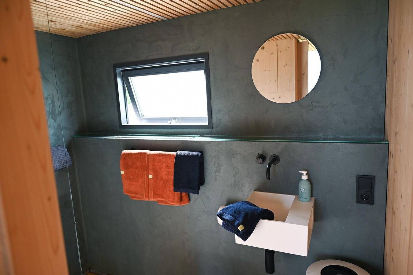 Nachhaltig & klimaneutral übernachten im Green Tiny House Pioneer mit Meerblick — Bild 5