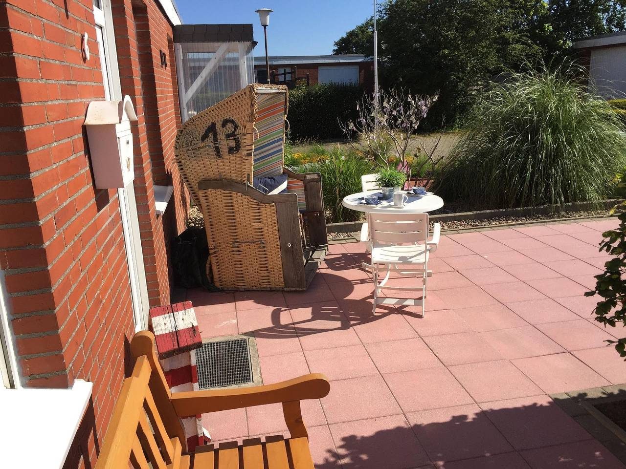 Nettes Ferienhaus in Dornumersiel mit Grill, Garten und Terrasse — Bild 3