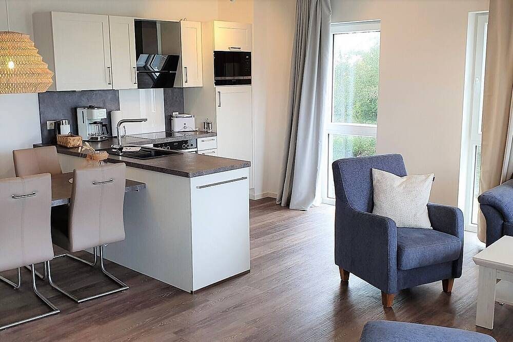 Moderne, hochwertige Ferienwohnung, Sauna, großer Balkon, strandnah