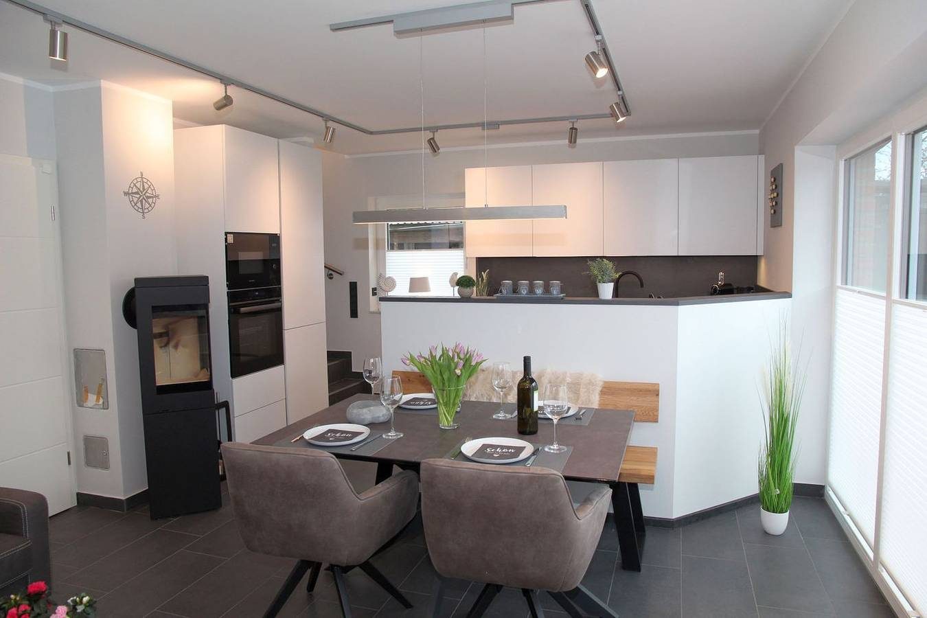 Nagelneues 85qm Ferienhaus mit Hundeerlaubnis direkt am Wasser bei Greetsiel! — Bild 2