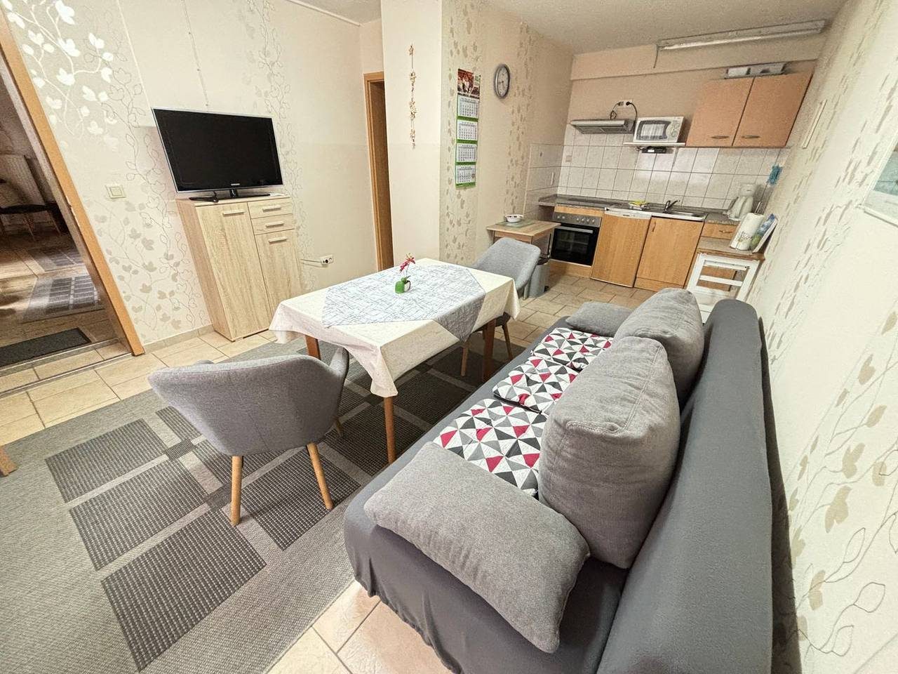 Gemütliche 2-Raum-Wohnung, 2 Pers., Emden am Deich, Parkplatz, Grillplatz, Wlan — Bild 2