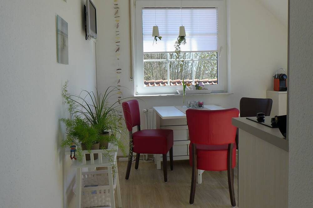 Helle, freundliche Dachgeschosswohnung mit Wlan, 15 Min. fußläufig zum Strand. — Bild 3
