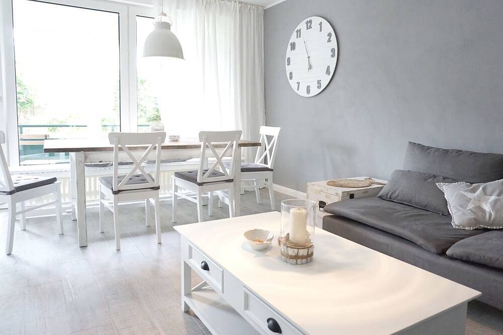Charmante Ferienwohnung mit maritimen Flair, Eg, 3 Zi., ca. 63m², Sw, W-Balkon