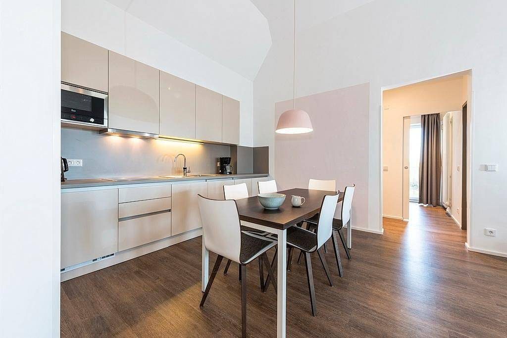 Top Apartment in Strandnähe mit toller Loggia, zwei Bädern und Sauna im Haus! — Bild 4