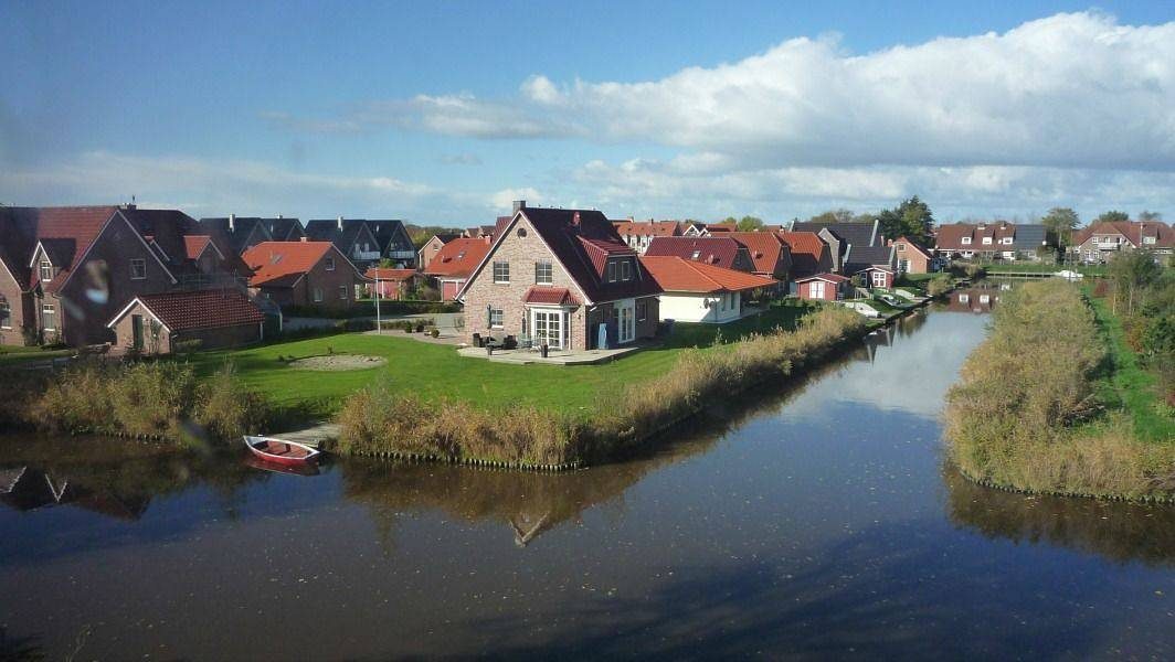 Ferienwohnung (80qm) mit Balkon, Kamin und Badewanne für 4 Personen am Wasser — Bild 2