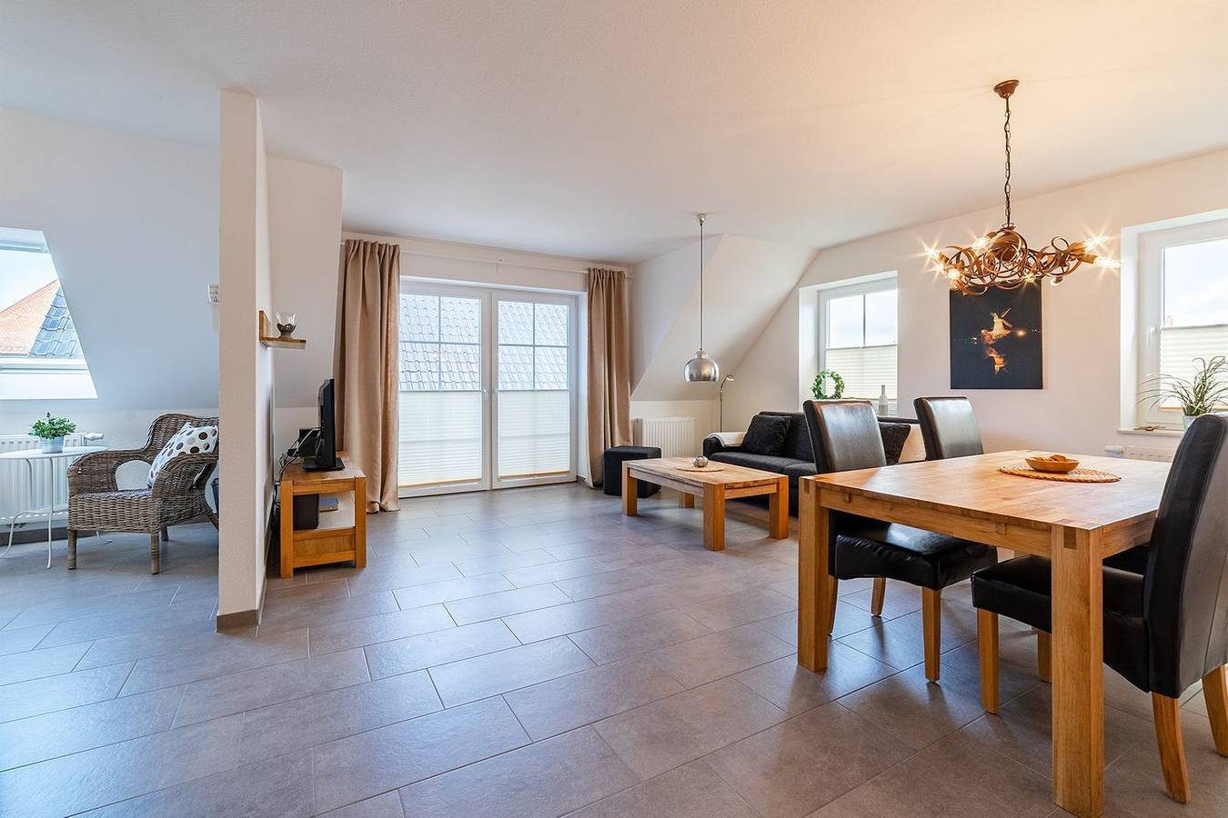 Willkommen in der Ferienwohnung 'Aufwind': Stilvoll, hell und ideal gelegen. — Bild 2