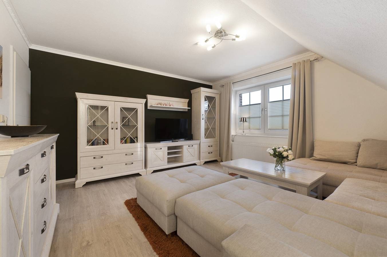 Ferienwohnung 'Aurich' mit Balkon und Wi-Fi — Bild 2