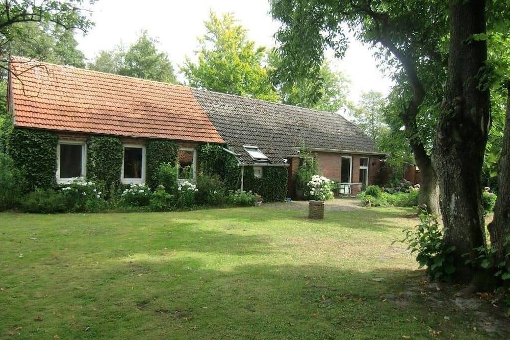 Freistehendes Ferienhaus mit großem Garten