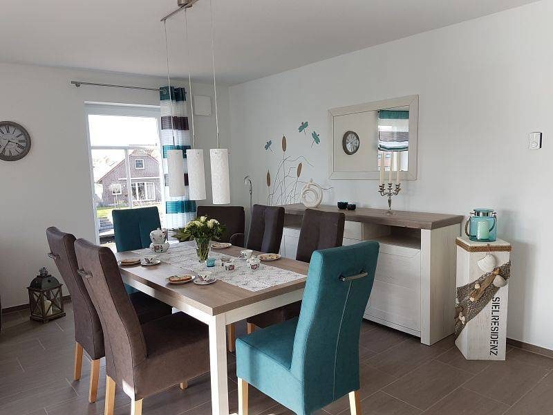 85qm Ferienwohnung für 4 Pers. mit Kamin, Wärmekabine & Balkon direkt am Wasser — Bild 2