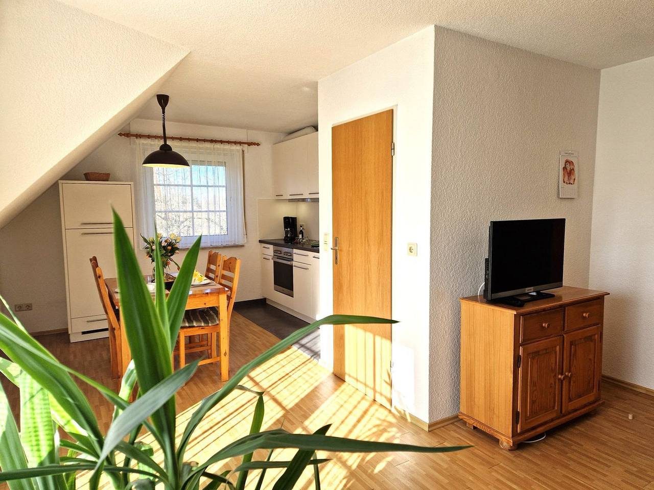 niedliche, zentrale Ferienwohnung im 1. Og für bis 4 Pers.+Baby -ca. 60 m² — Bild 2