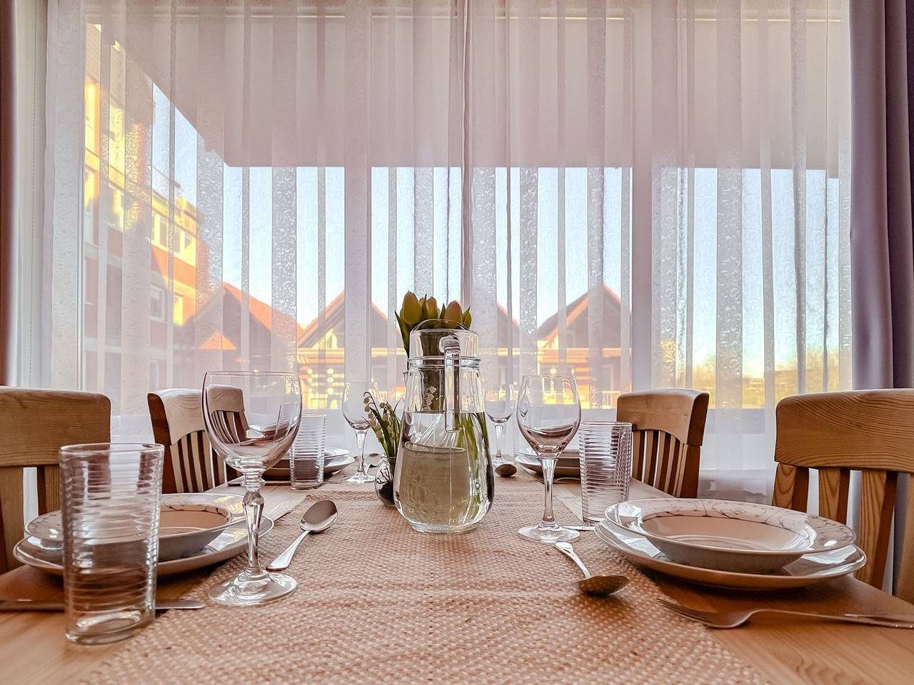 "Ein Zuhause auf Zeit: Ihr perfekter Rückzugsort mit Balkon und Schiffsblick" — Bild 4