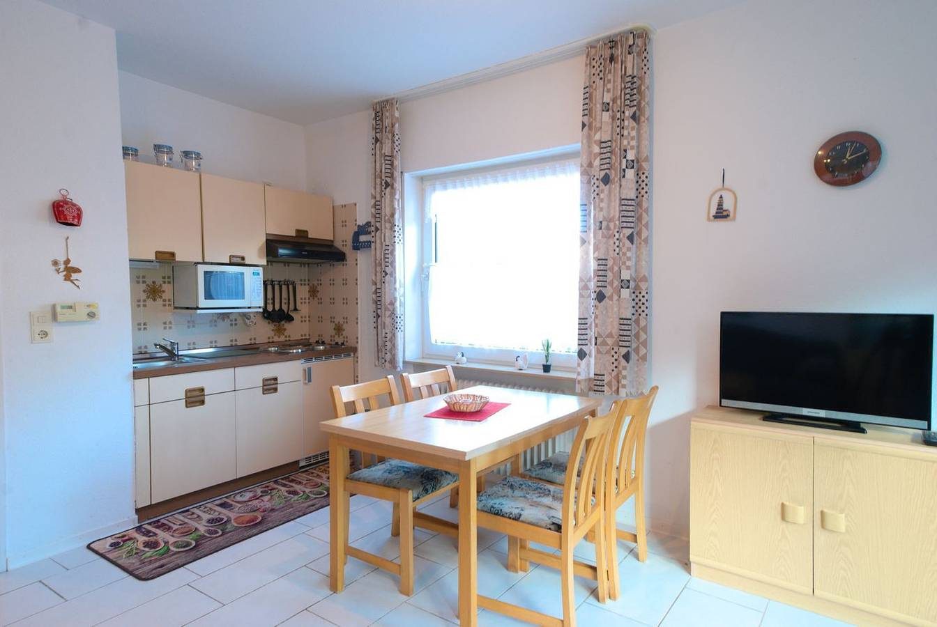 Ruhige, zentrale Ferienwohnung in Strandnähe mit 1 Schlafzimmer — Bild 2