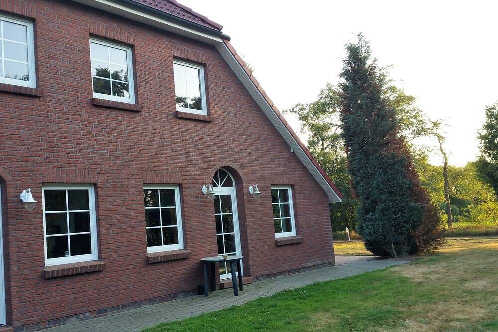 Exklusives geräumiges Ferienhaus mit Kamin in schöner Lage — Bild 2