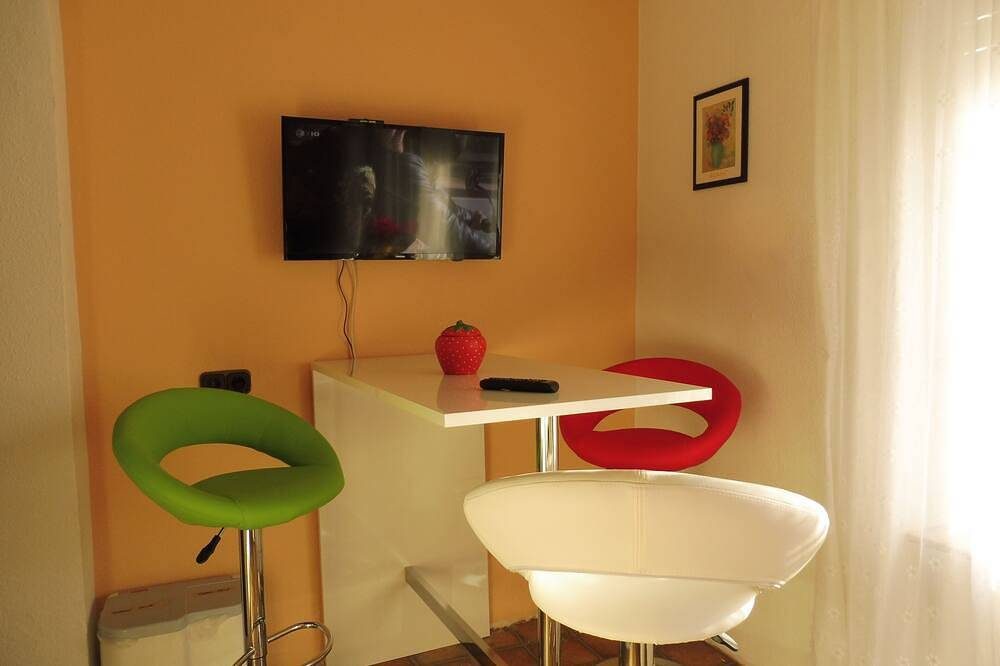 moderne Ferienwohnung in Top-Lage - renoviert und neu möbliert - Strand ca. 1Km — Bild 4