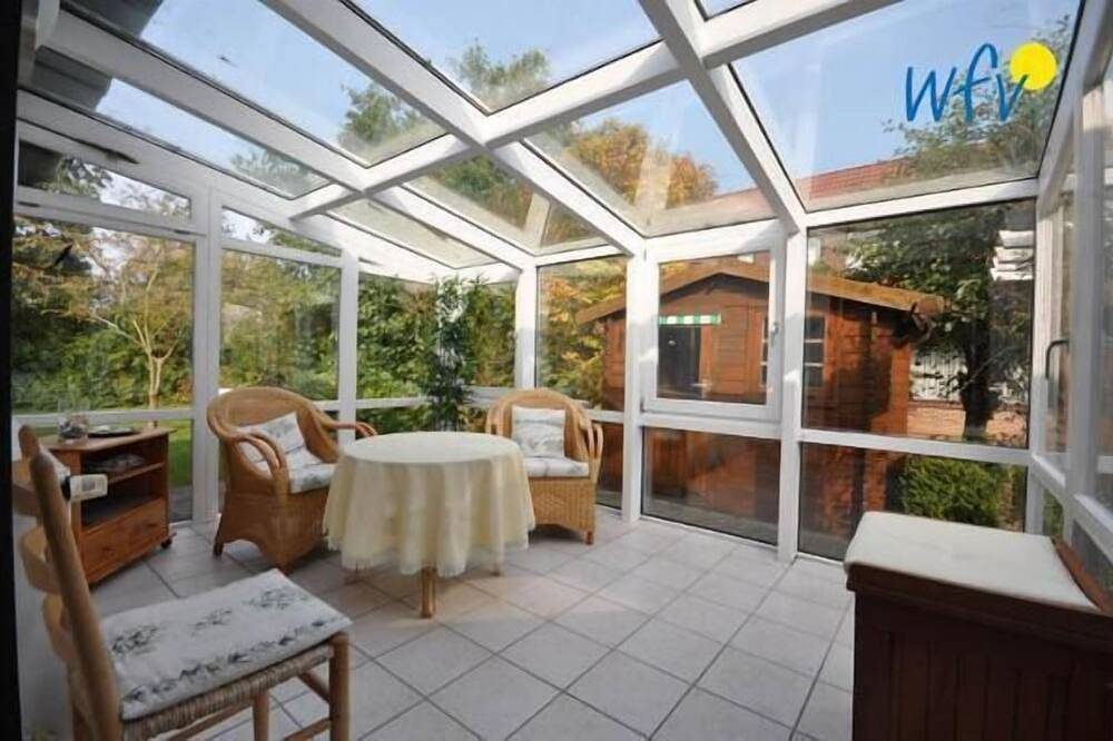 Ferienhaus mit Wintergarten, Terrasse und eigenem Garten!
