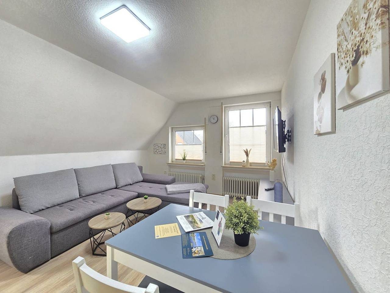Willkommen in unserer liebevoll renovierten Ferienwohnung Buhne 2 in Norddeich — Bild 2