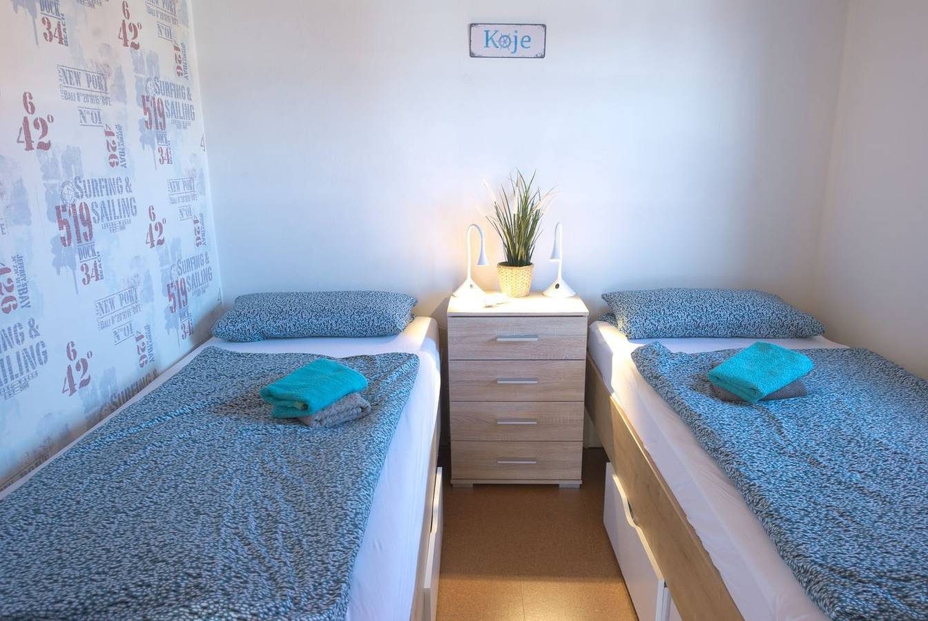 Maritime Ferienwohnung - hell und strandnah mit Balkon in ruhiger Lage — Bild 5