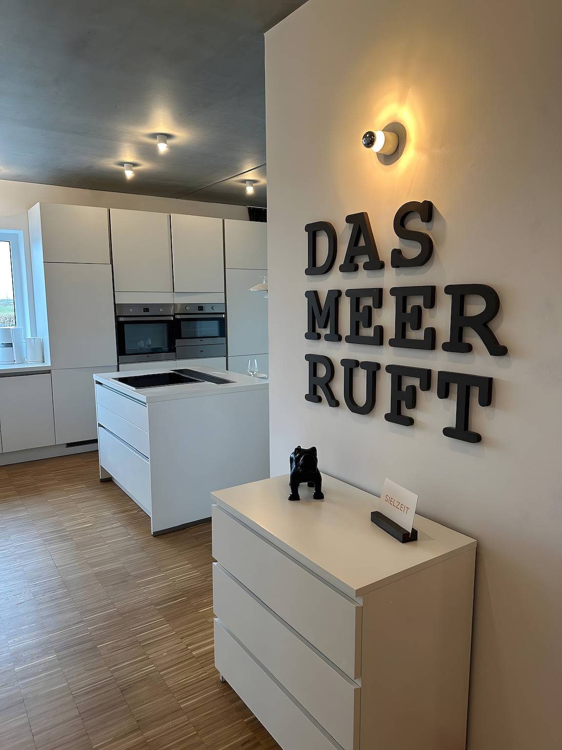 Ferienhaus 'Großzügiges Modernes' mit gemeinsamer Terrasse, privatem Garten und Wi-Fi — Bild 2