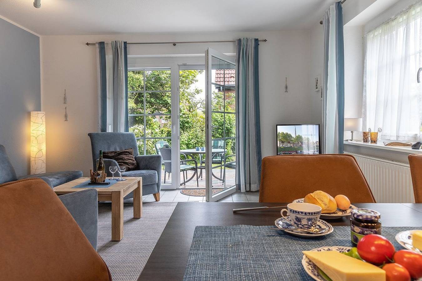 Gemütlichkeit und Erholung pur: Die Doppelhaushälfte mit schöner Terrasse bietet Raum für 5 bis 6 Personen. — Bild 3