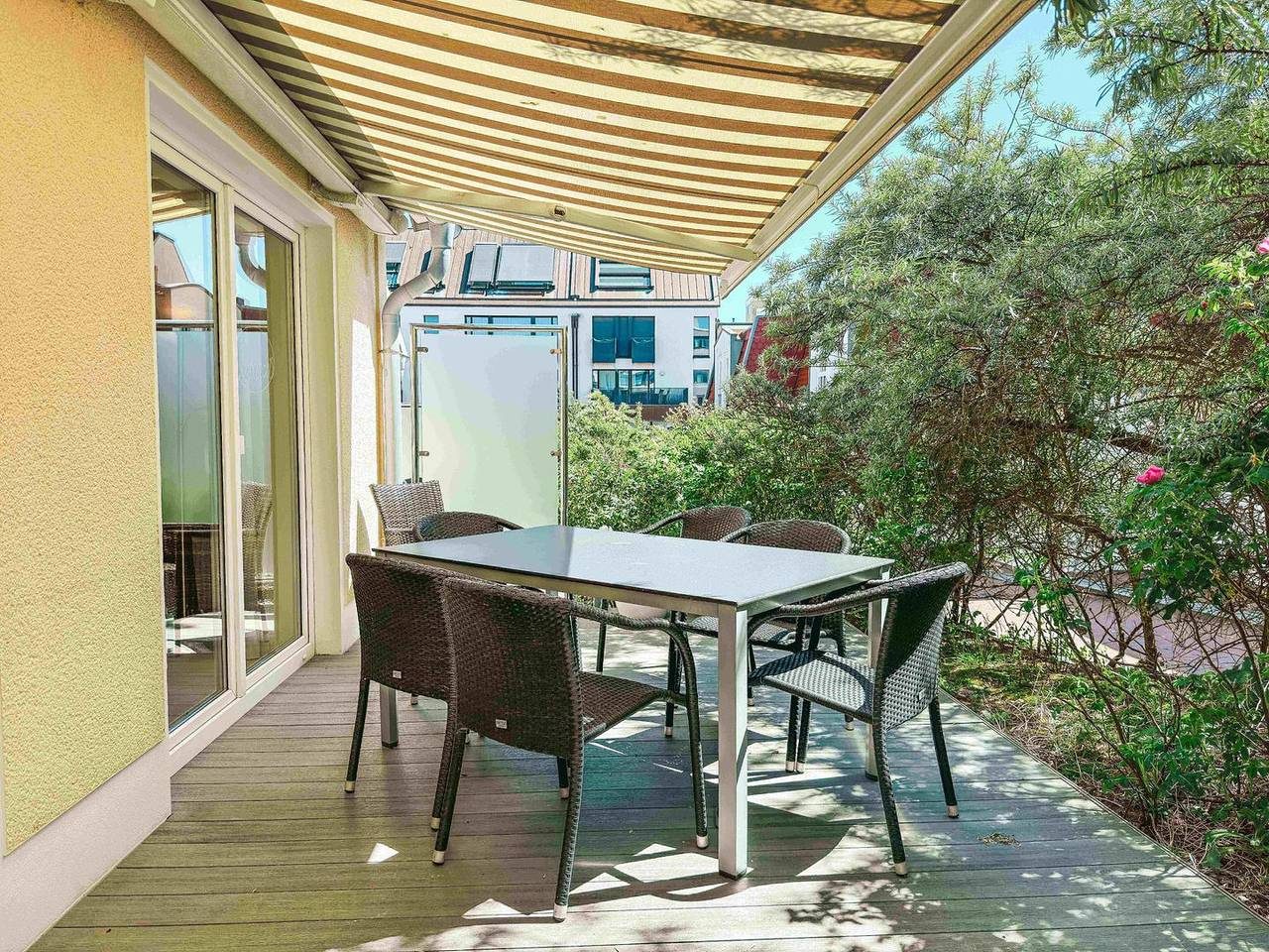 Kapitänshaus Useney mit 3 separaten Schlafzimmern und sonniger Terrasse — Bild 2