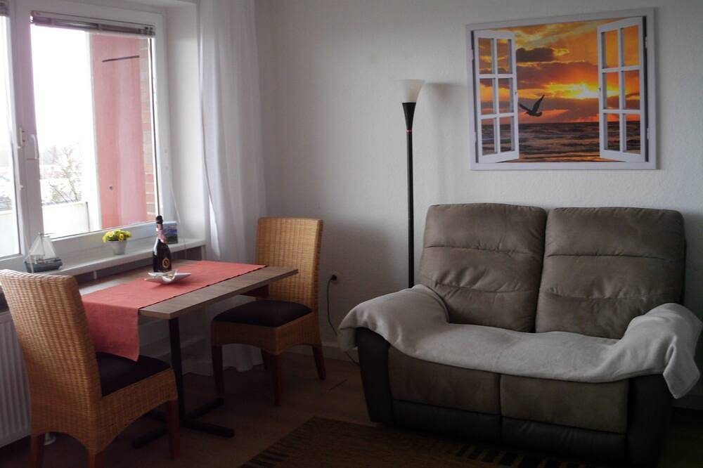 Die Möwe für 2 Personen mit Blick zum Inland mit Nachmittagssonne bis zum Abend
