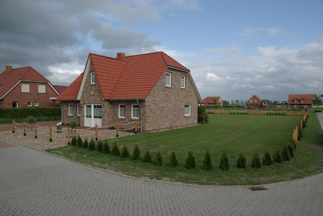 Wellness Ferienhaus mit Sauna und Kaminofen sowie Carport und Terrasse — Bild 2
