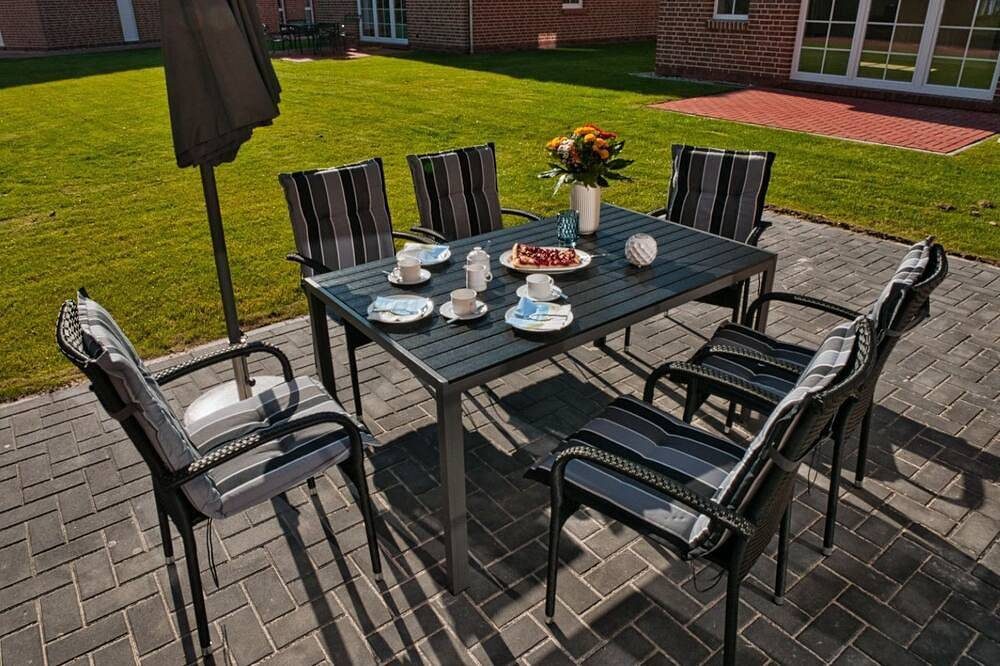 100qm Ferienhaus mit Infrarotkabine, Kamin, Garten & überdachter Terrasse — Bild 2