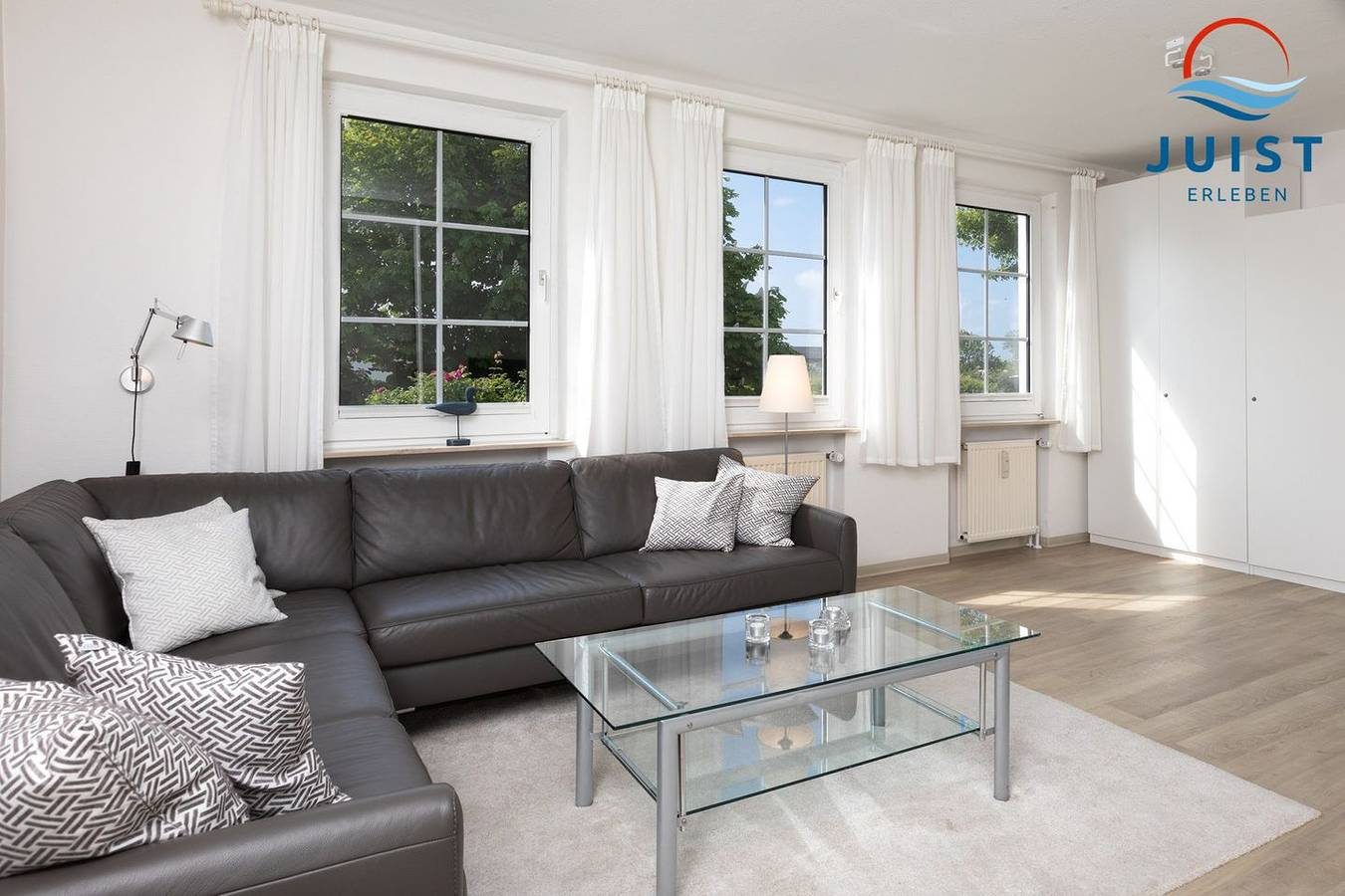 Moderne Ferienwohnung mit Terrasse in Wattnähe im ruhigen Ostdorf.