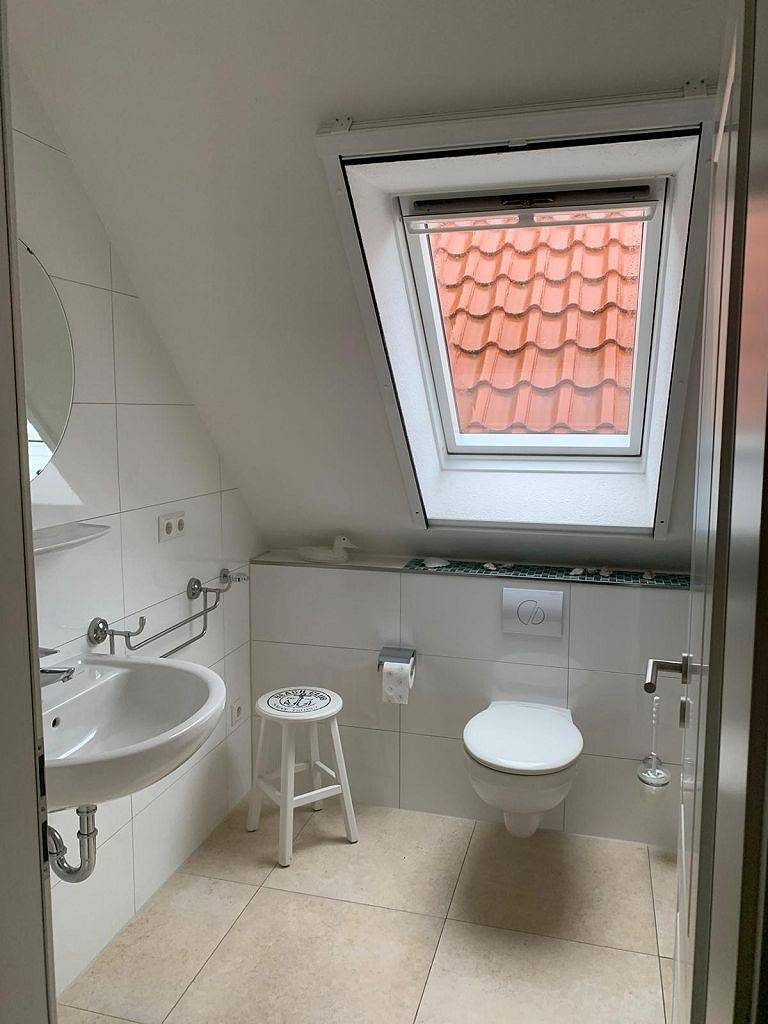 Schöne helle Ferienwohnung Silbermöwe Og direkt an den Greetsieler Grachten — Bild 4