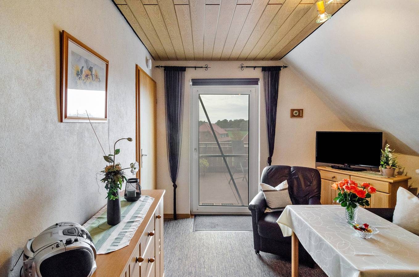 Ferienwohnung Karin" mit privatem Garten und Balkon — Bild 3