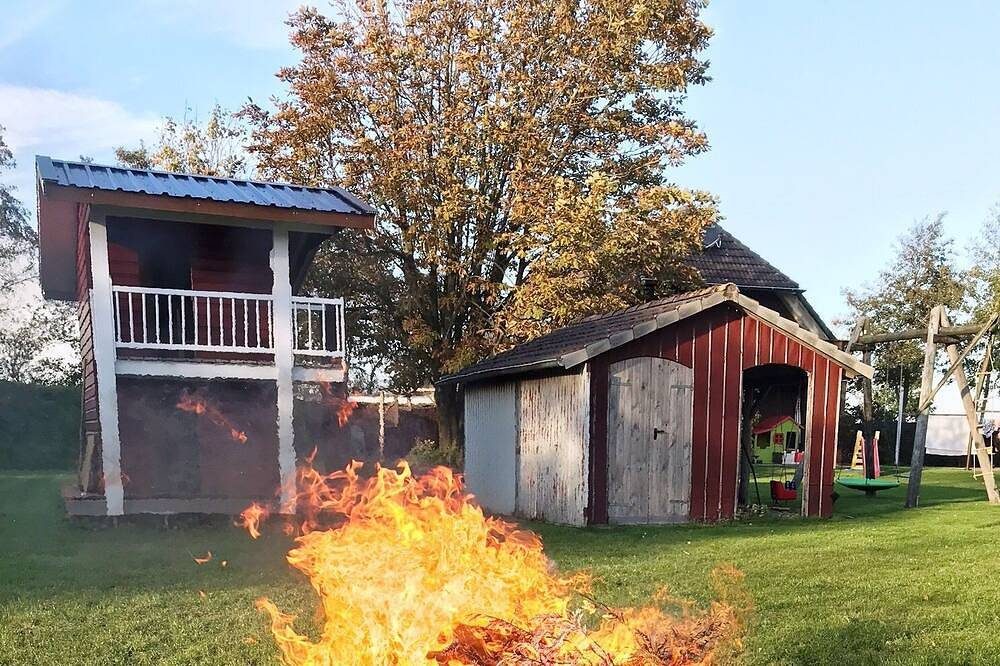 familienfreundliche  Ferienwohnung mit großem Garten — Bild 4