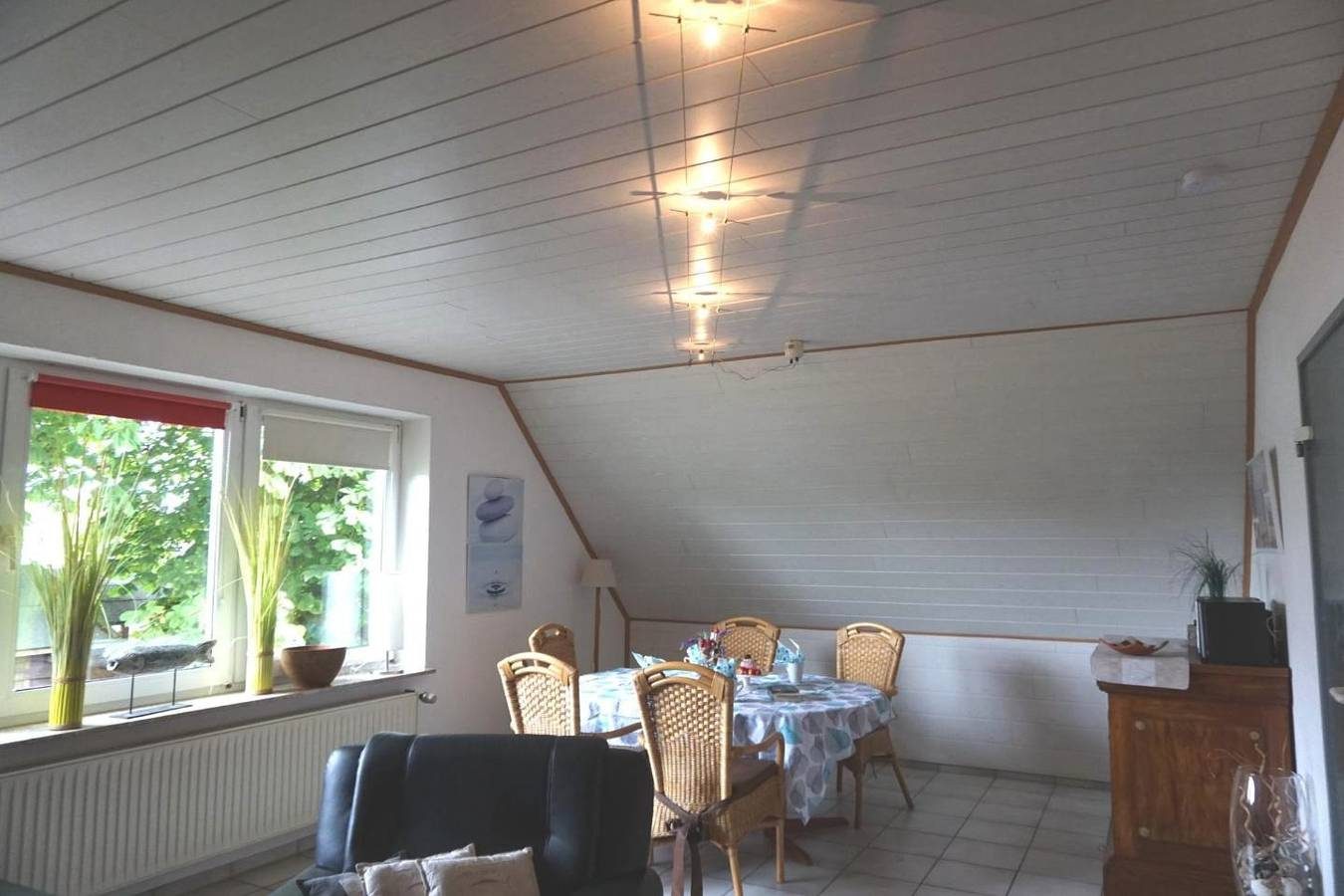 Geräumige Wohnung - ca.80 m²- im 1. Obergeschoss mit eigenem Zugang, über dem Bps Fahrradladen 
Bei dieser Wohnung sind  hochwertige, werkstattgeprüfte Fahrräder (Pedalecs gegen Aufpreis) oder Bollerwagen im Mietpreis enthalten. — Bild 3