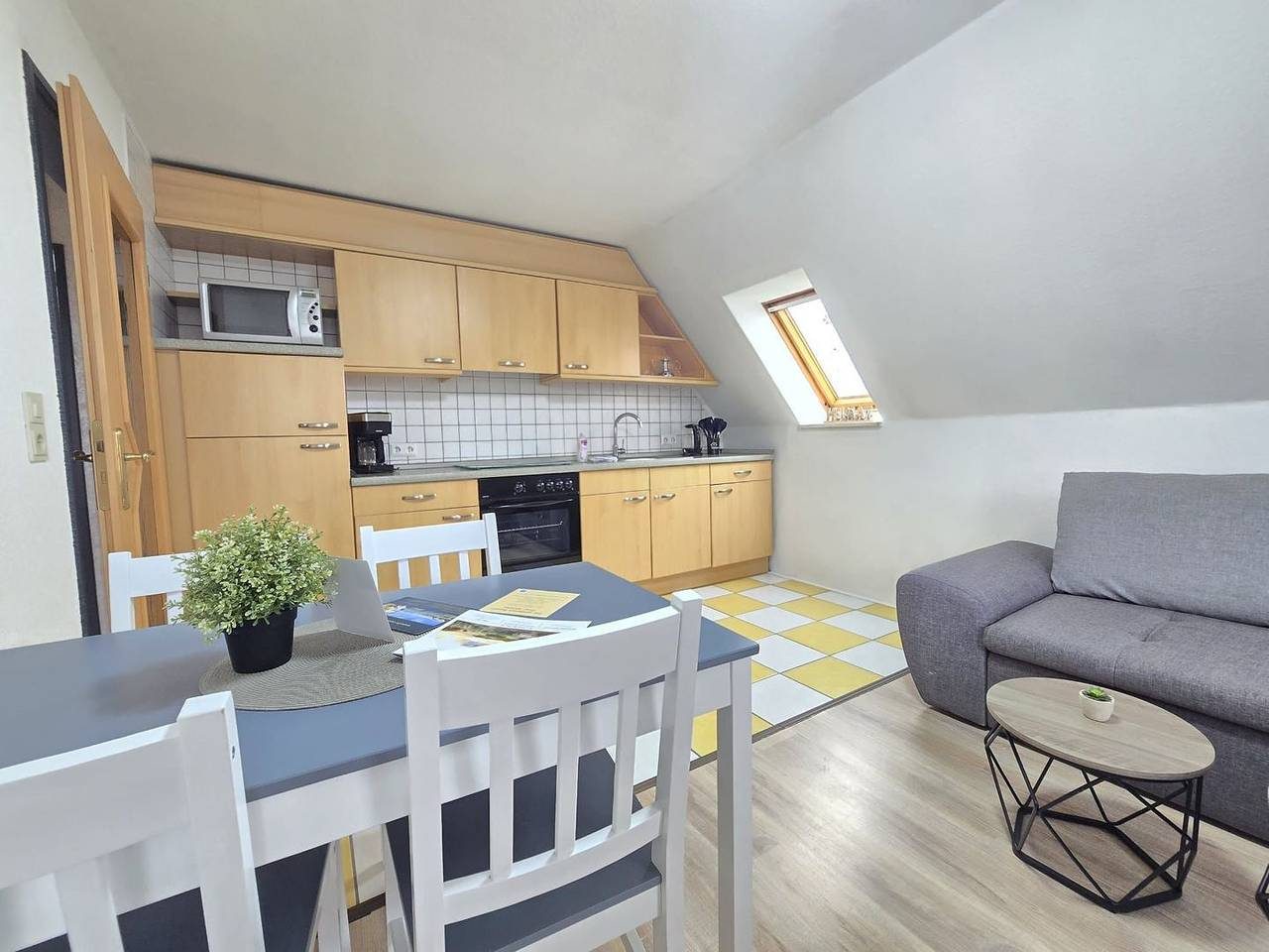 Willkommen in unserer liebevoll renovierten Ferienwohnung Buhne 2 in Norddeich — Bild 4