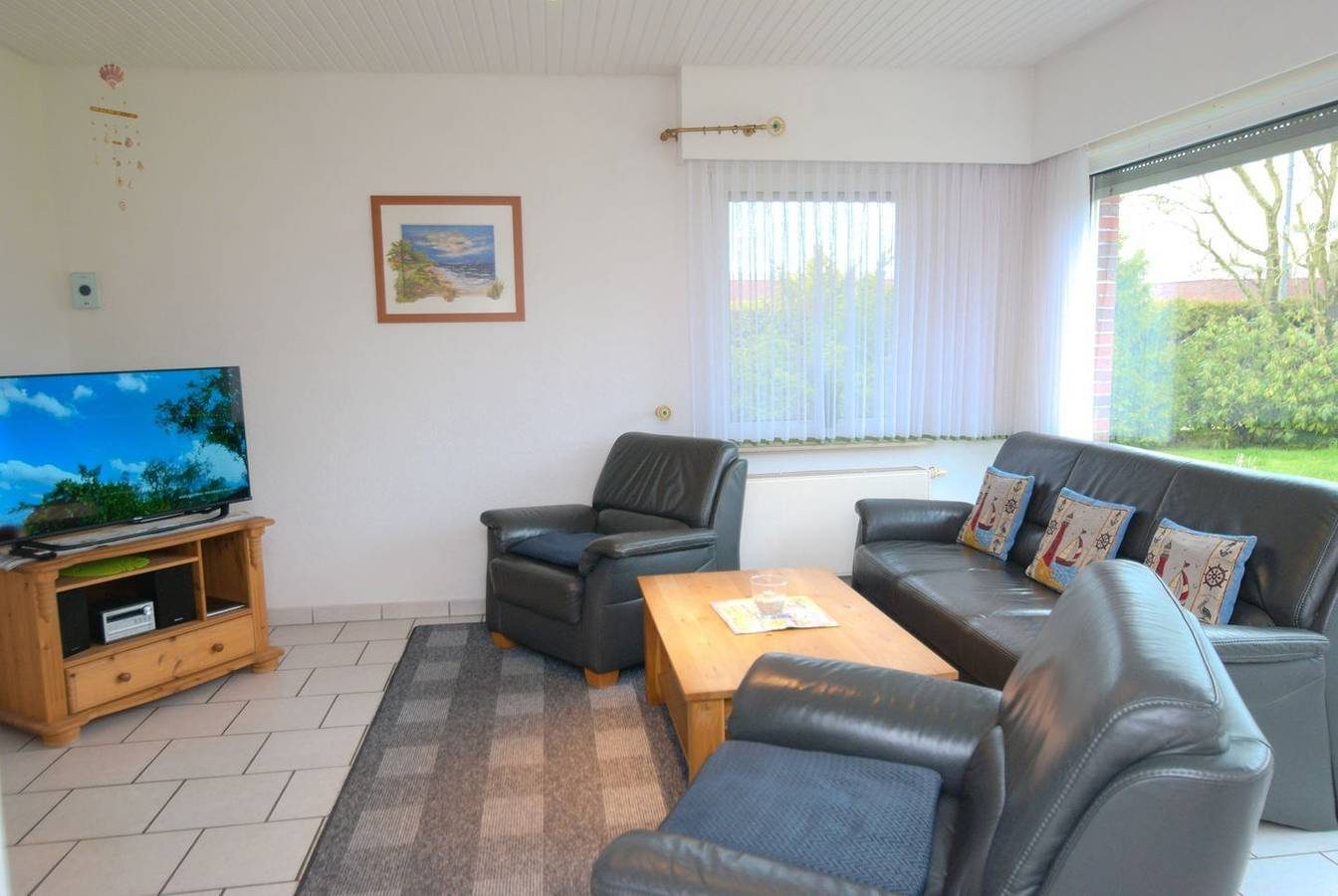 Strandnaher Ferienbungalow in Norddeich mit eingezäuntem Garten und Strandkorb. — Bild 4