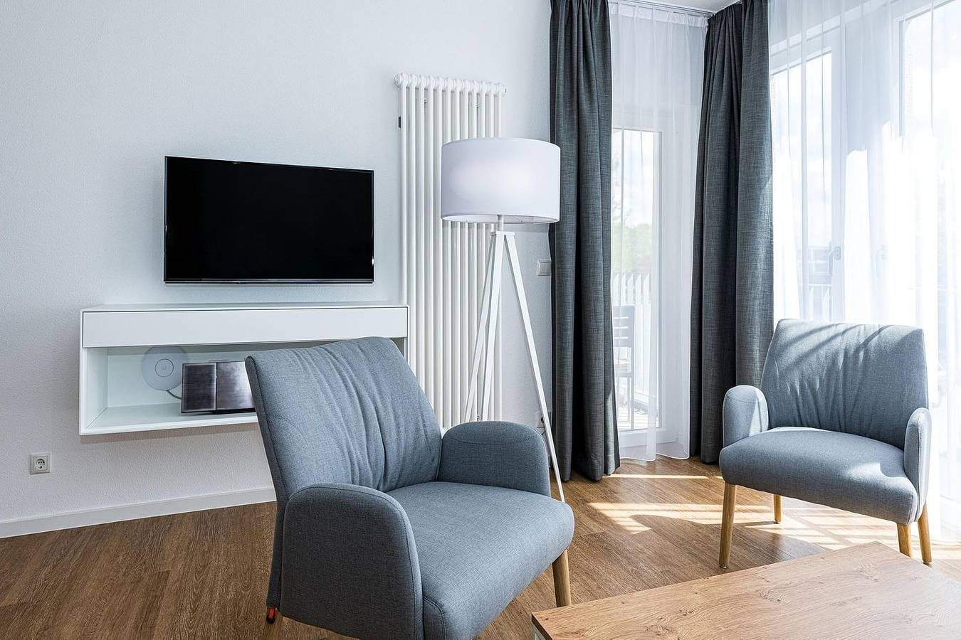 Strandnahes Ferienapartment mit Balkon, Parkplatz, Schwimmbad- & Saunanutzung — Bild 2