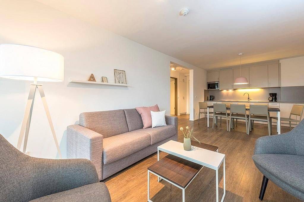 Top Ferienapartment in Strandnähe mit toller Loggia, zwei Bädern & Sauna im Haus — Bild 2