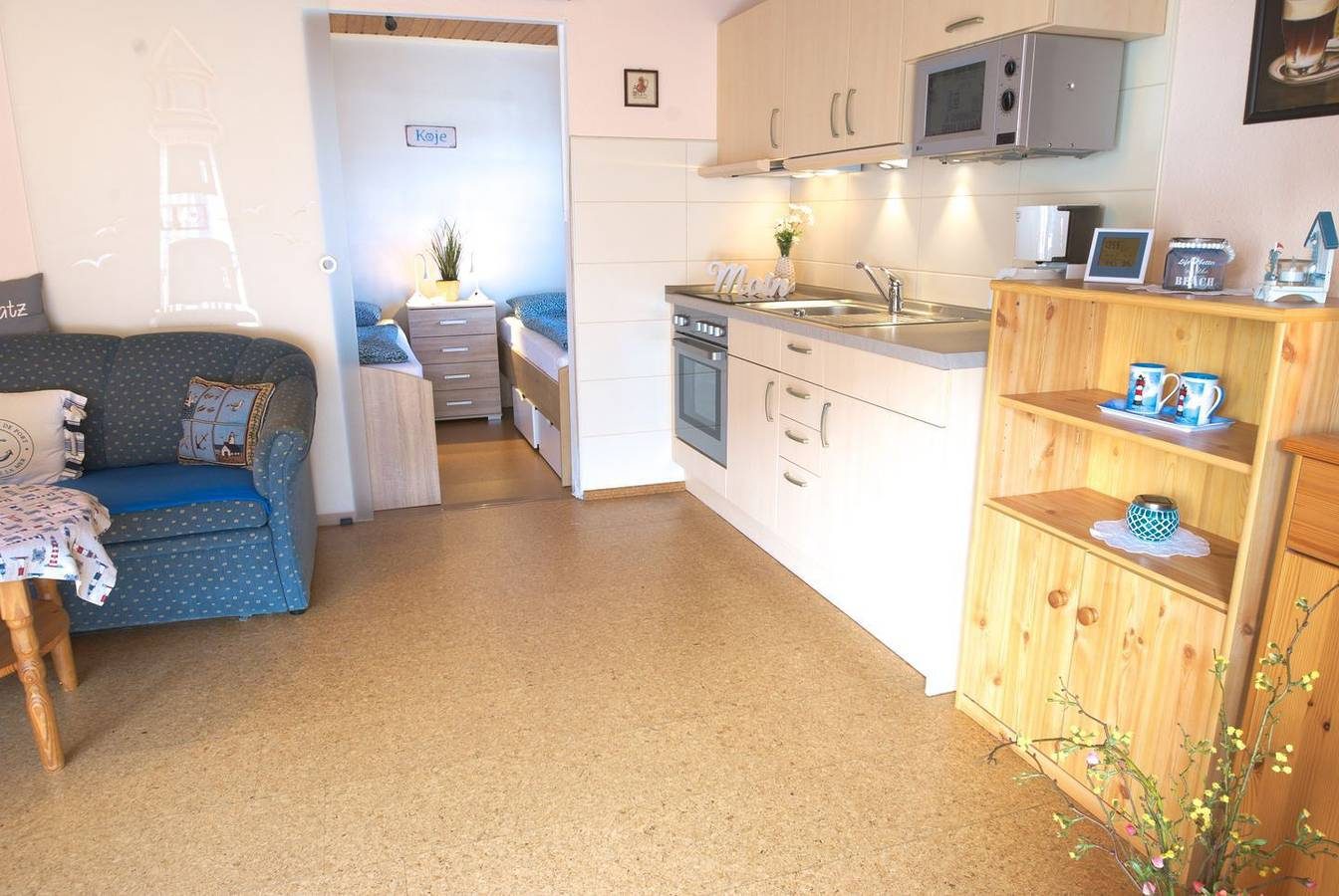 Maritime Ferienwohnung - hell und strandnah mit Balkon in ruhiger Lage — Bild 4