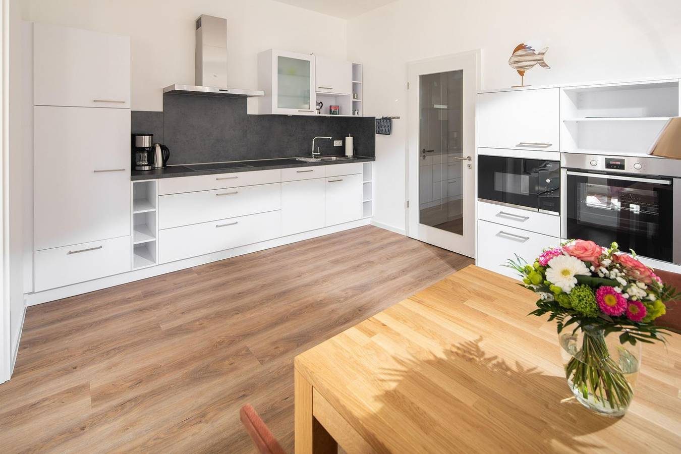 Zentrumsnahe Ferienwohnung, kernsaniert und modern eingerichtet — Bild 3