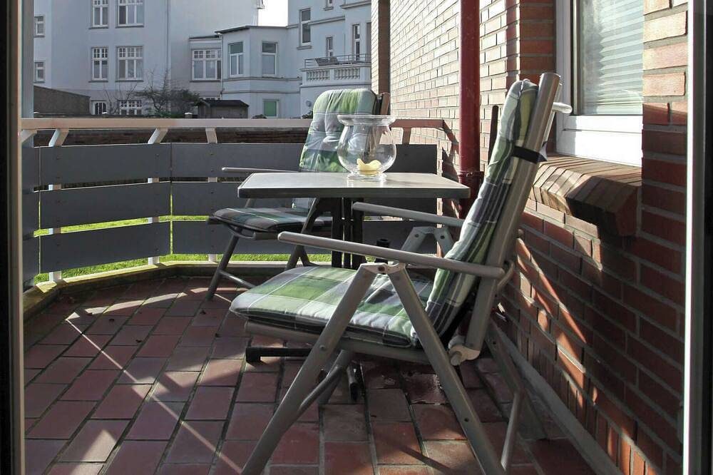 Familienfreundliche Ferienwohnung mit Balkon auf Borkum! — Bild 2